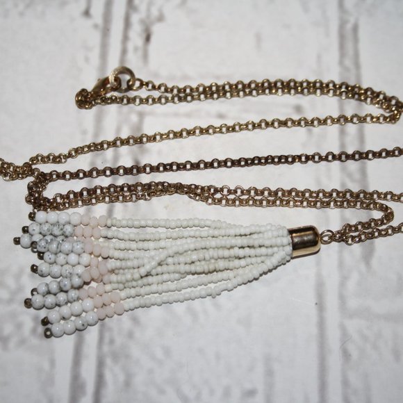 Beautiful gold and white beaded tassel necklace 30" - Picture 2 of 5